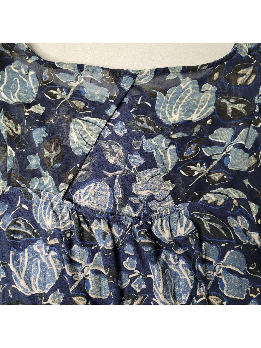 Lucky Brand Women's Flutter Sleeve T-Shirt Floral Cut Out Back Blue white Sz M - Picture 8 of 8